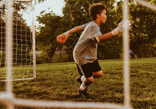 Seguridad y Prevención de Lesiones en el Fútbol para Niños: Protegiendo a tus Hijos en el Campo.